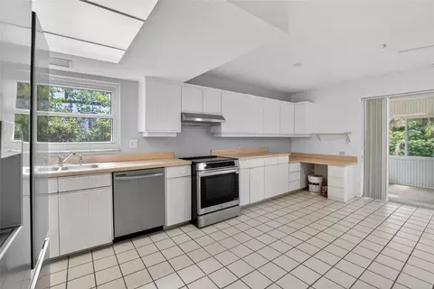 Kitchen - 1900 Stanton Ave, Largo, FL 33770 photo 4 of 4