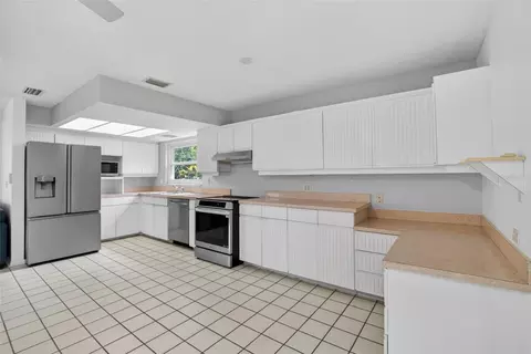 Kitchen - 1900 Stanton Ave, Largo, FL 33770 photo 1 of 4