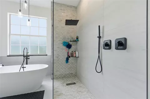 Bath - 8424 Balm St, Weeki Wachee, FL 34607 photo 2 of 7