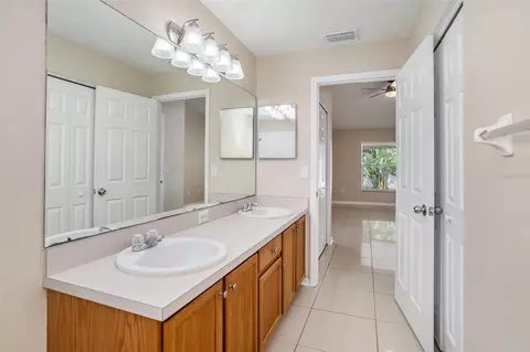 Bath - 12712 Longcrest Dr, Riverview, FL 33579 photo 2 of 3