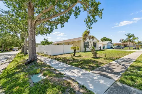 Exterior - 2959 Maple Ct, Dunedin, FL 34698 photo 8 of 15
