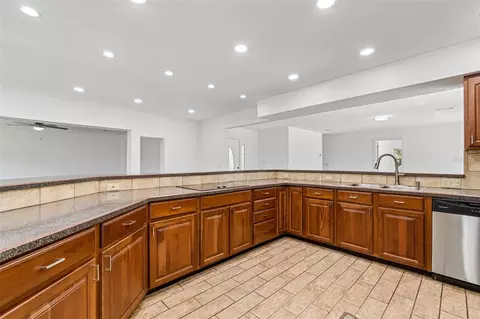 Kitchen - 2959 Maple Ct, Dunedin, FL 34698 photo 5 of 6