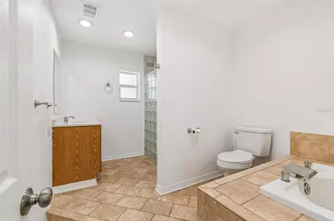 Bath - 2959 Maple Ct, Dunedin, FL 34698 photo 6 of 6