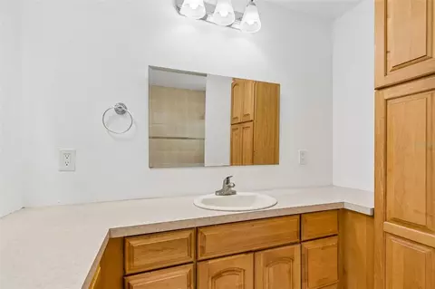 Bath - 2959 Maple Ct, Dunedin, FL 34698 photo 2 of 6