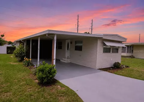 5315 Antigua Dr, Zephyrhills, FL 33541