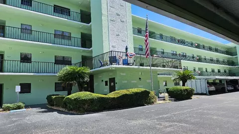 5920 80th St N #308, Saint Petersburg, FL 33709