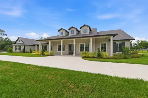 37904 Trilby Rd, Dade City, FL 33523