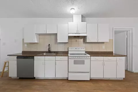 Kitchen - 5127 Pine St, Seffner, FL 33584 photo 8 of 9