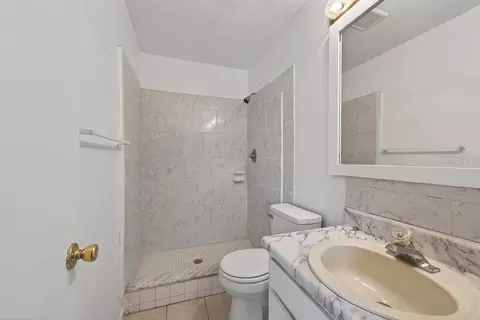 Bath - 5127 Pine St, Seffner, FL 33584 photo 1 of 5