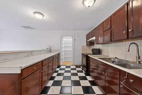 Kitchen - 5127 Pine St, Seffner, FL 33584 photo 4 of 9