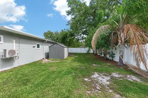 Exterior - 5127 Pine St, Seffner, FL 33584 photo 4 of 9
