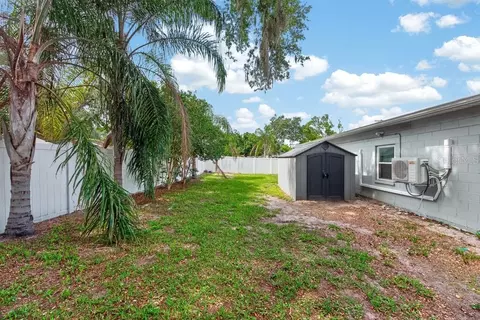 Exterior - 5127 Pine St, Seffner, FL 33584 photo 2 of 9