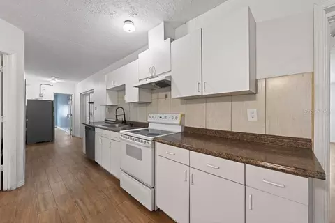 Kitchen - 5127 Pine St, Seffner, FL 33584 photo 9 of 9