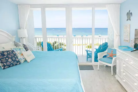 9980 Gulf Blvd #318, Treasure Island, FL 33706