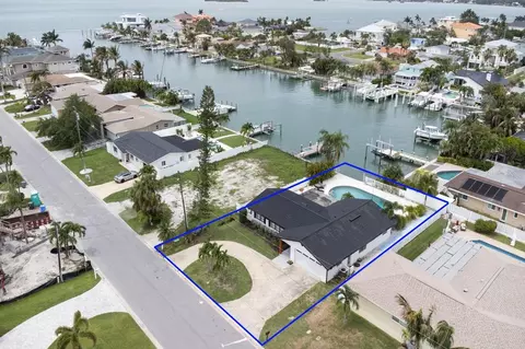 12125 6th St E, Treasure Island, FL 33706