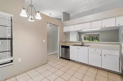 Kitchen - 11318 Blackbark Dr, Riverview, FL 33579 photo 3 of 3