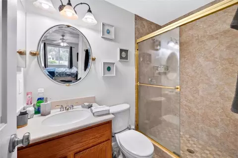 Bath - 11384 Walden Loop, Parrish, FL 34219 photo 5 of 9