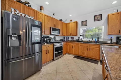 Kitchen - 11384 Walden Loop, Parrish, FL 34219 photo 3 of 5