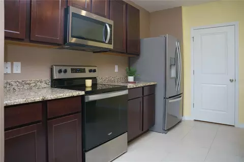 Kitchen - 2614 Greenleaf Ter, Parrish, FL 34219 photo 2 of 3