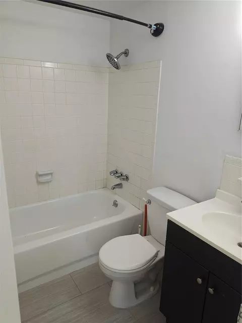 Bath - 11301 110th Ter, Largo, FL 33778 photo 3 of 5