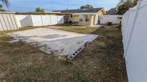 Exterior - 11301 110th Ter, Largo, FL 33778 photo 2 of 8