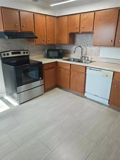 Kitchen - 11301 110th Ter, Largo, FL 33778 photo 2 of 4