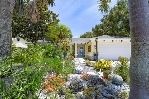 4749 Hamlets Grove Dr, Sarasota, FL 34235
