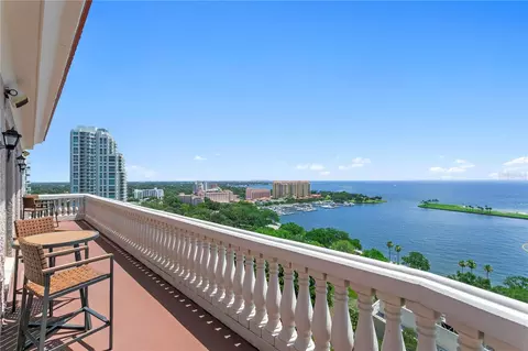 288 Beach Dr NE #PH-2A, Saint Petersburg, FL 33701