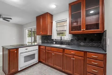 Kitchen - 11511 Mcmullen Loop, Riverview, FL 33569 photo 5 of 5