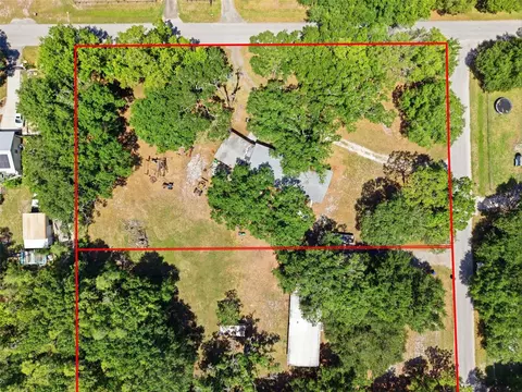 17214 Chinaberry Rd, Lutz, FL 33558