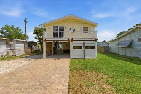 5251 Alpaca Dr, Weeki Wachee, FL 34607