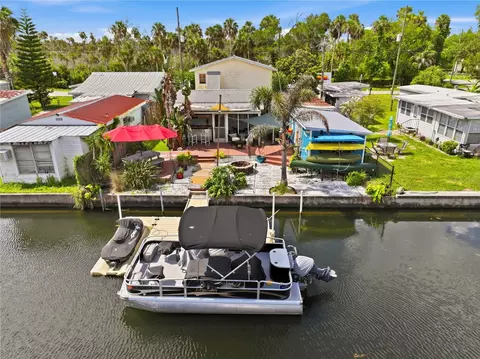 5251 Alpaca Dr, Weeki Wachee, FL 34607