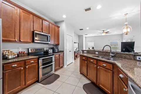 Kitchen - 6751 Boulder Run Loop, Wesley Chapel, FL 33545 photo 2 of 4