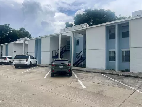 3819 N Oak Dr #I42, Tampa, FL 33611