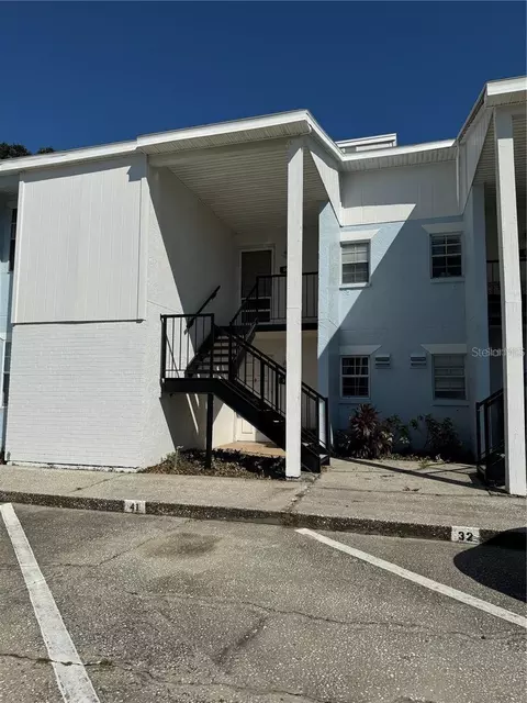 3819 N Oak Dr #I42, Tampa, FL 33611