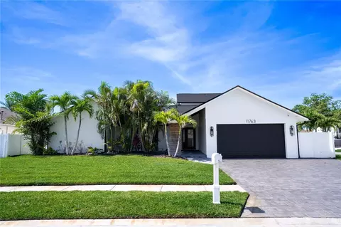 11763 Harborside Cir, Largo, FL 33773