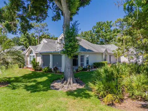 911 Golfview Woods Dr, Sun City Center, FL 33573