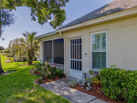 911 Golfview Woods Dr, Sun City Center, FL 33573