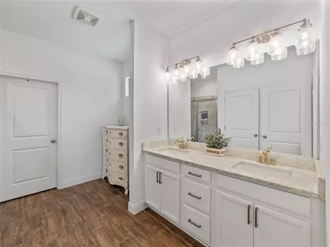 Bath - 1220 Florablu Dr, Seffner, FL 33584 photo 2 of 7