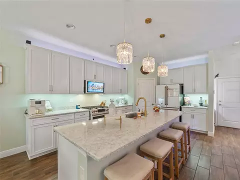 Kitchen - 1220 Florablu Dr, Seffner, FL 33584 photo 2 of 4