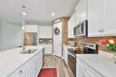 Kitchen - 11527 Cedar Valley Dr, Riverview, FL 33569 photo 5 of 7