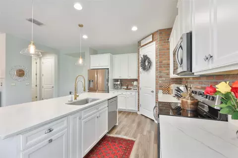 Kitchen - 11527 Cedar Valley Dr, Riverview, FL 33569 photo 6 of 7