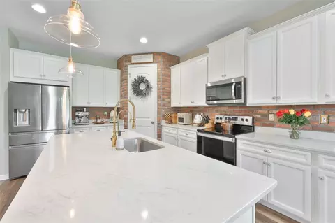 Kitchen - 11527 Cedar Valley Dr, Riverview, FL 33569 photo 4 of 7