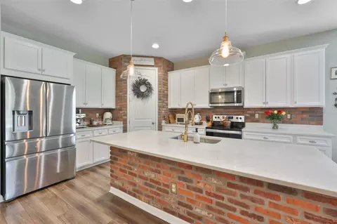 Kitchen - 11527 Cedar Valley Dr, Riverview, FL 33569 photo 3 of 7