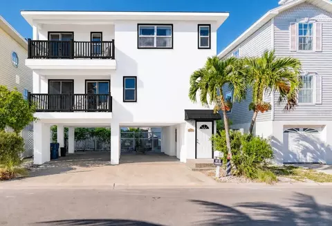23 80th Ave, Treasure Island, FL 33706