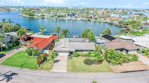 513 Harbor Dr N, Indian Rocks Beach, FL 33785