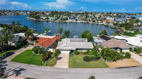 513 Harbor Dr N, Indian Rocks Beach, FL 33785