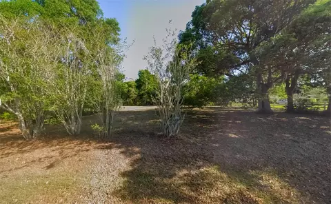Lake Pasadena Road, Dade City, FL 33525