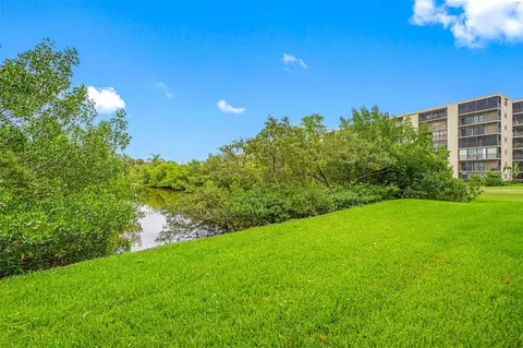 900 Cove Cay Dr #1F, Clearwater, FL 33760