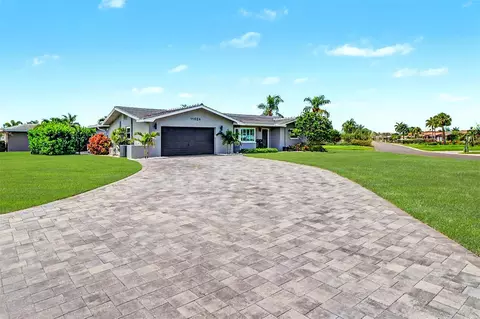 11624 Grove St, Seminole, FL 33772
